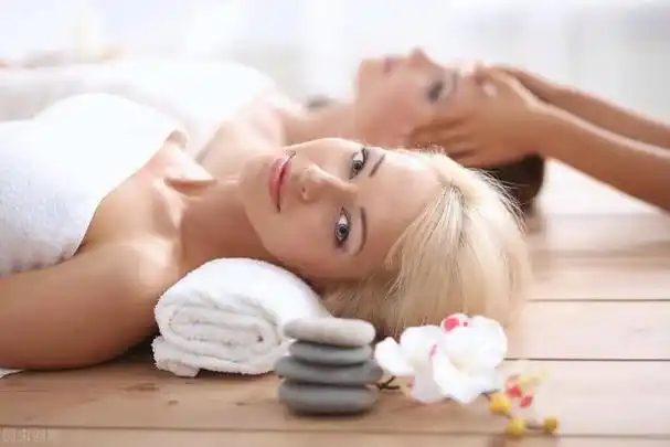 想要皮肤好,不用常去美容院做面部护理,坚持做好这3件事就够了