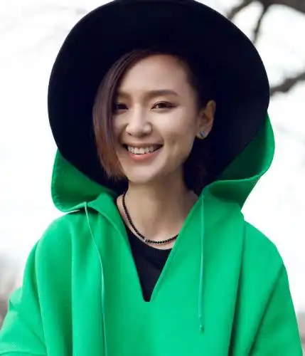 出生于湖南的周笔畅经超级女声全国亚军出道,不仅音乐事业蒸蒸日上,还