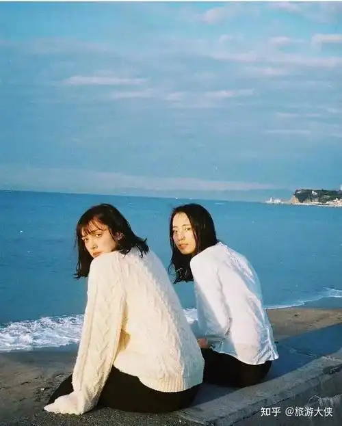 1,排排站排排站看起来是闺蜜照里最普通的拍照姿势了,闺蜜两人排排站