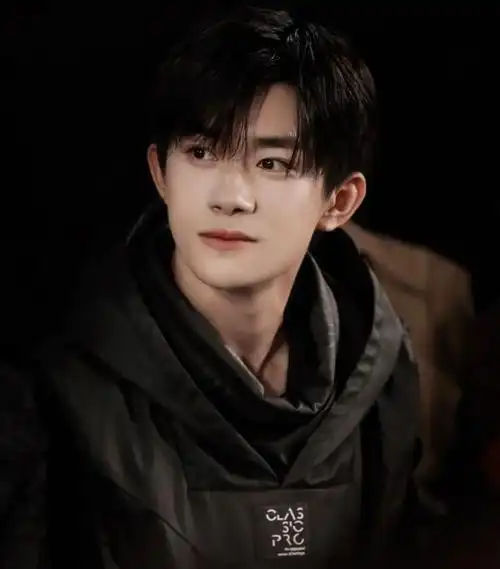 1,从13岁出道,到20岁逆袭顶流,易烊千玺到底经历了什么?