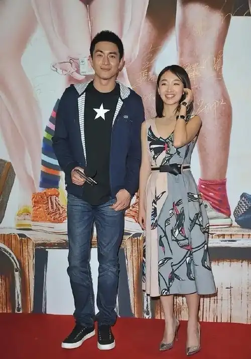 周冬雨其实挺美的,气质很纯真,笑起来可甜可盐,和大帅哥林更新一块