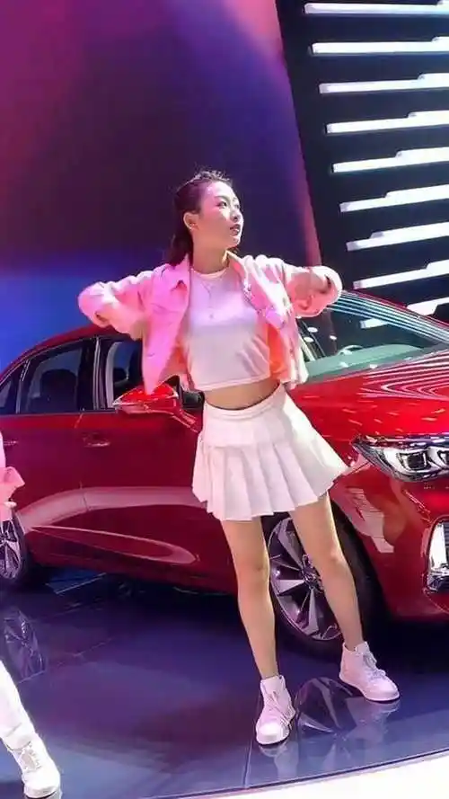车模小姐姐跳舞真是太性感了
