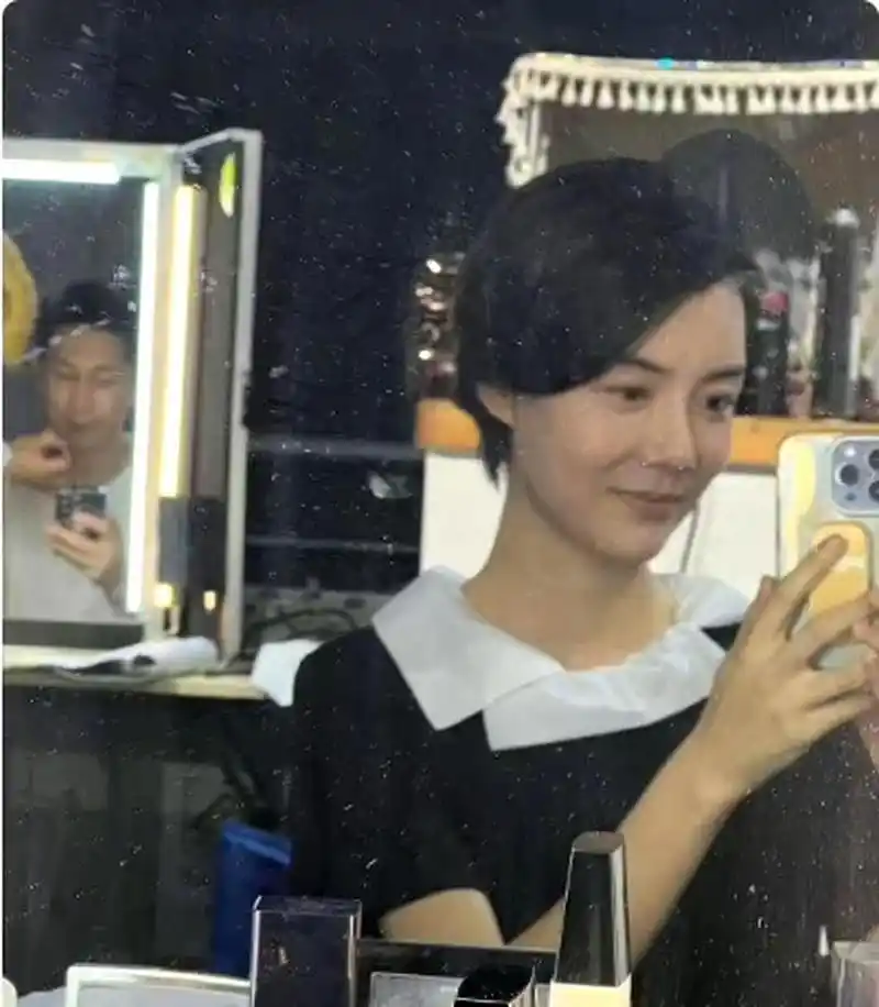 车晓做完鼻子后,明显变得更加挺拔,让人眼前一亮.