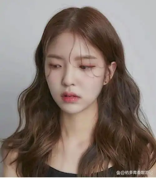 染头发什么颜色好看显的年轻