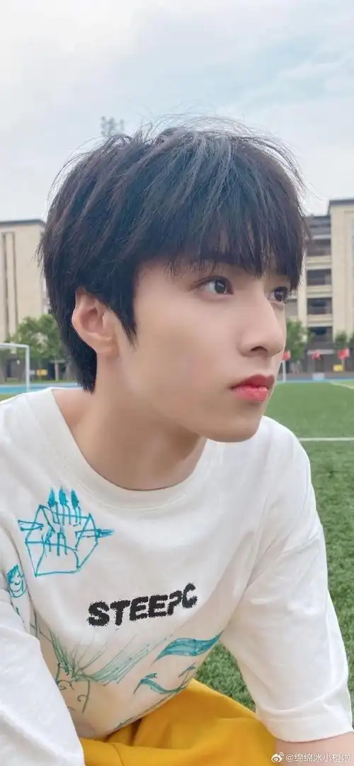 刘耀文壁纸|"打开vb就会被帅到"