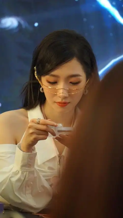 孟美岐上海签售会生图