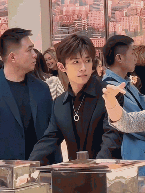 谁给易烊千玺化的妆##胖虎带易烊千玺溜达视频##满江红