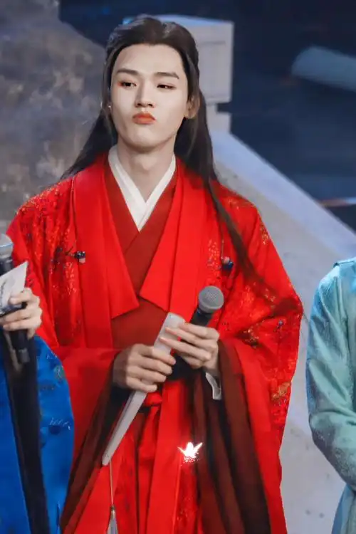 龚俊#俊俊的这身红衣太可了.