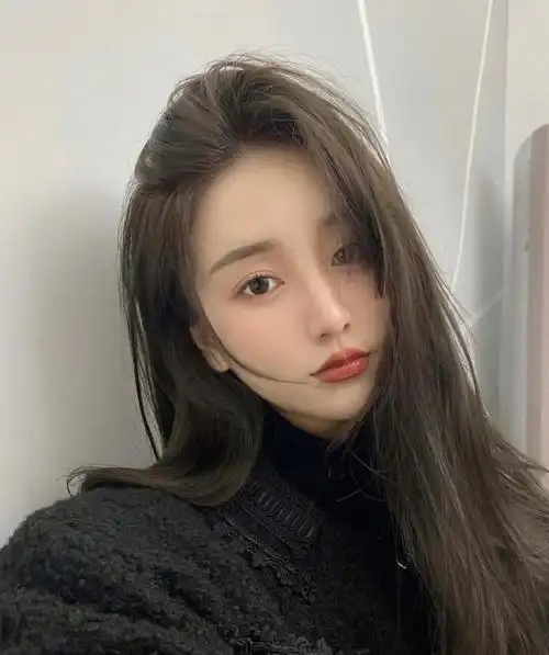 深色系发色推荐显肤色白的发色 染发头发太