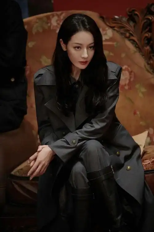 迪丽热巴狠辣美艳女军阀 感觉会把敌人关在地牢里拿鞭子抽 好a