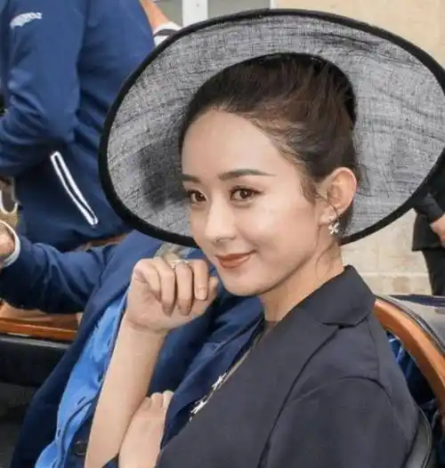 女明星也经不起生图拍摄,赵丽颖无修图被拍,脸上皮肤很真实_美颜_样子