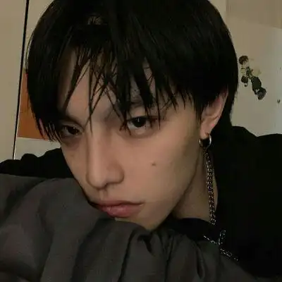 黑色男生qq头像