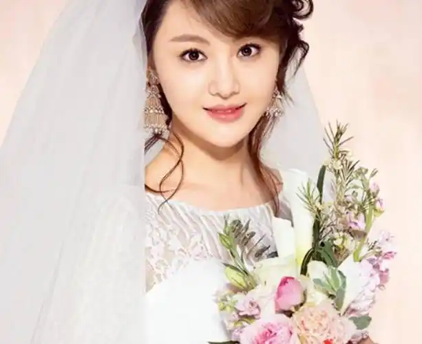 郑爽5套最美婚纱,复古西式有韵味,一字肩优雅,最后一套甜死人