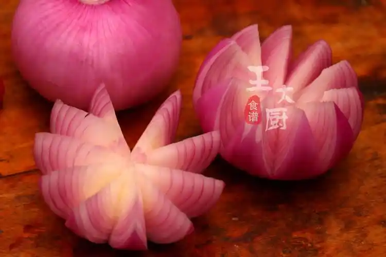 吃过洋葱,没想到做成洋葱花瞬间提升颜值,做摆盘绝对加分_小时候_圣女