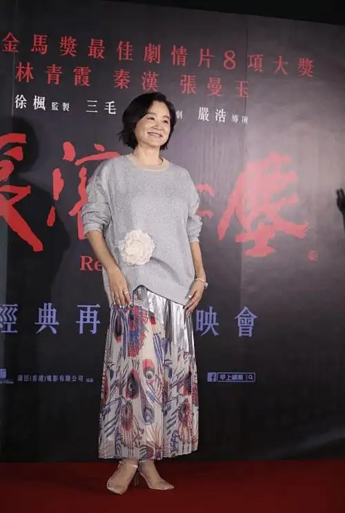 林青霞从不无惧老去,虽皱纹明显发福严重,照样美得优雅从容