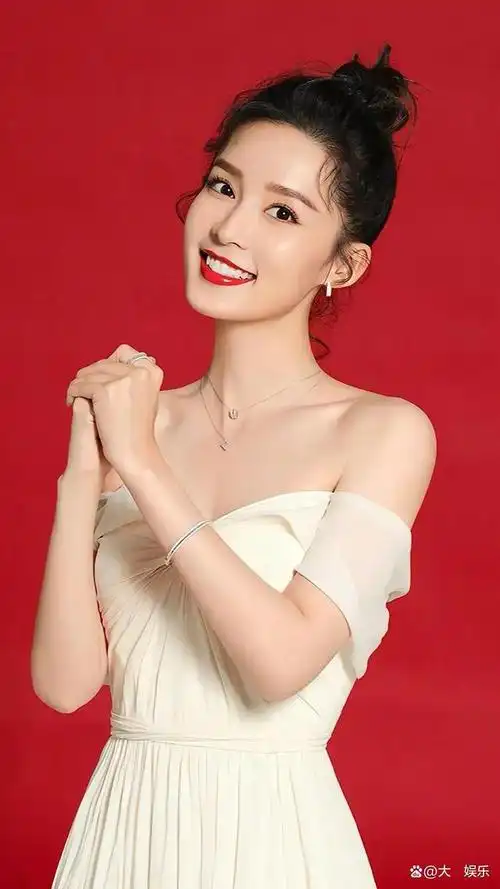 清新气质的小花旦李沁气质卓群灵动可人难怪曾是昆曲继承人