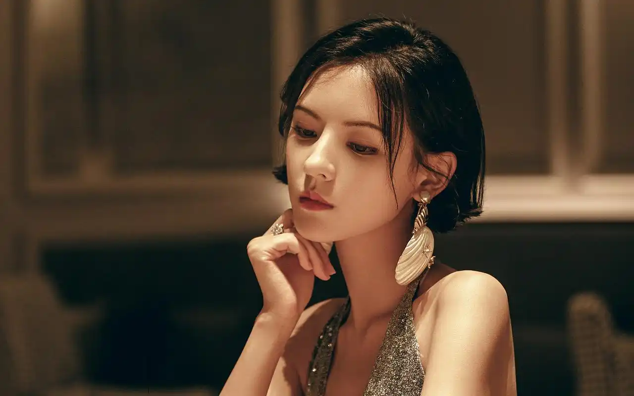 张予曦妩媚性感高清桌面壁纸