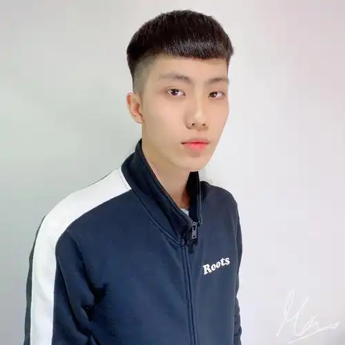 2020流行男生栗子头发型 简单帅气超级清爽