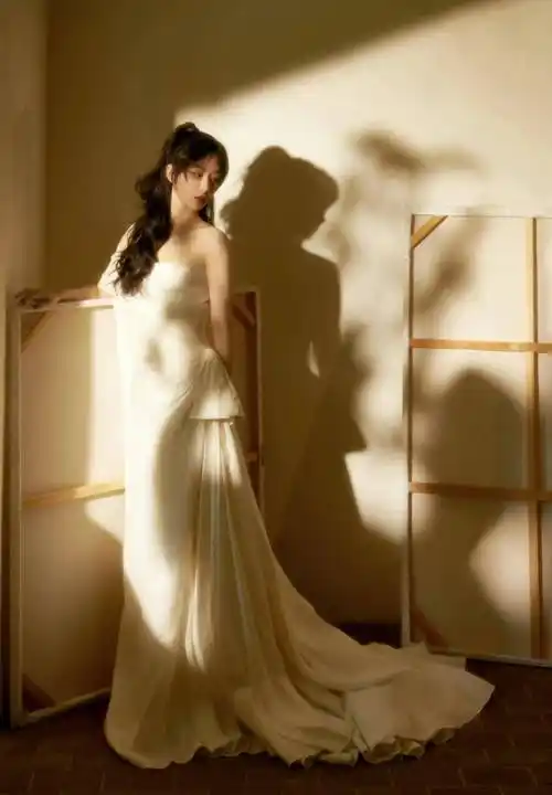 时尚芭莎派对:姐姐缺席,热巴礼服被说丑,杨紫换风格,唐嫣独美_活动