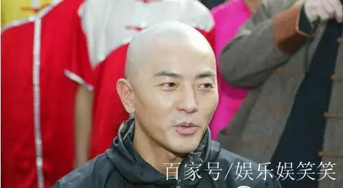 留了长发的乐嘉,剃成光头的郑伊健,网友:发型决定人生啊!