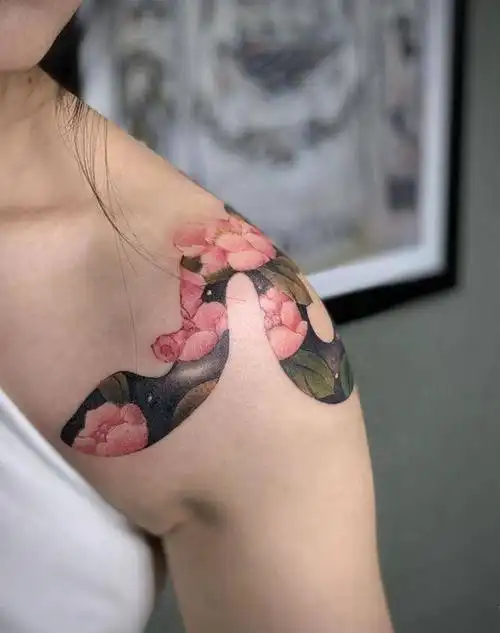 "花"蛇纹身图片_肩部背部遮盖纹身图案