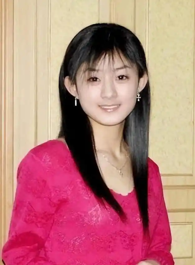 赵丽颖从农村出来的清纯小妹成长为如今出类拔萃的大女主