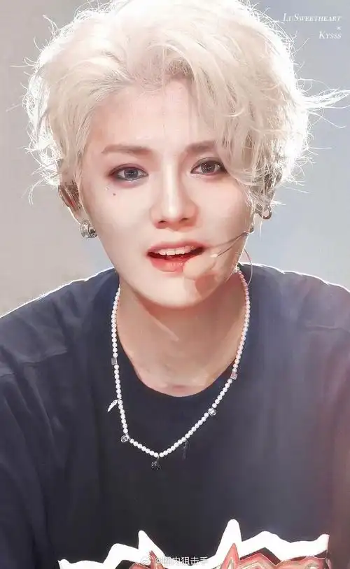 鹿晗每一场演唱会都是一种发色,他真的可以驾驭住任何发色……|发色