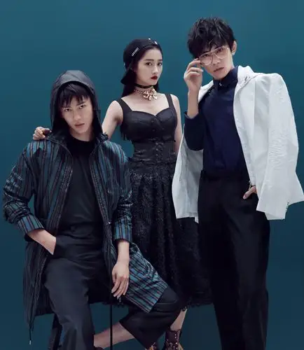 易烊千玺王嘉关晓彤合体耍帅史上最酷三人行封面