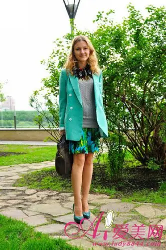 绿色中长款直筒西装