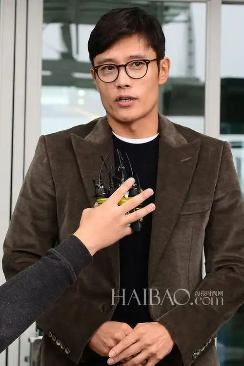 李秉宪10月20日韩国仁川机场街拍 (飞美国)