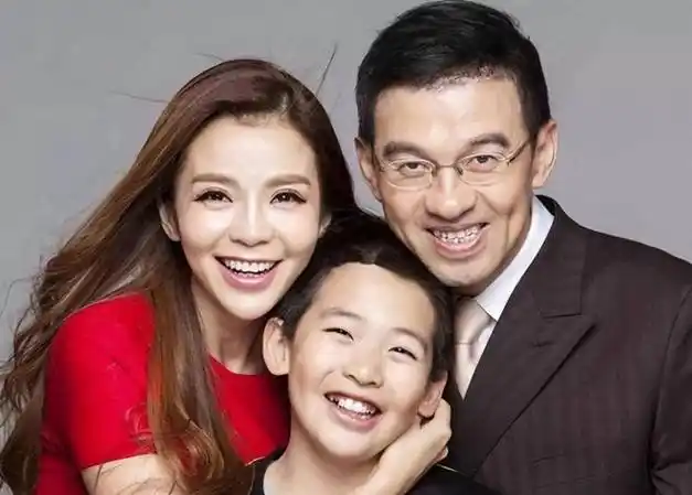 靳东儿子叫靳小爷吴京儿子叫无所谓但都败给了杨澜女儿的名字