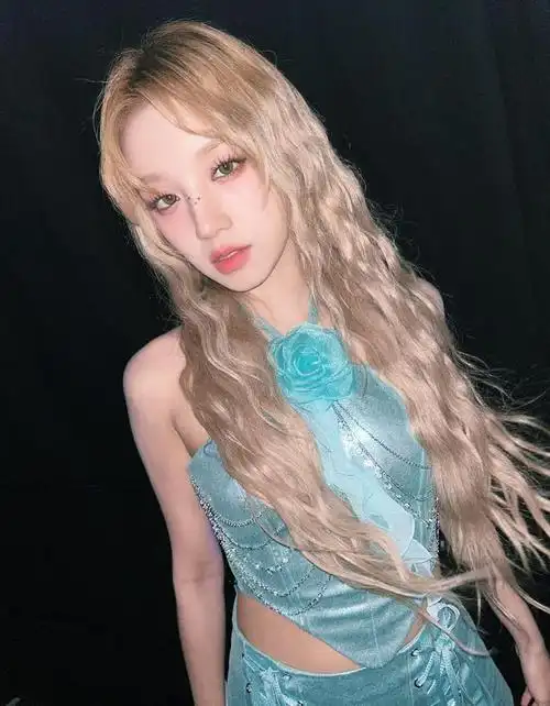 宋雨琦大秀尺度穿搭,时尚性感!