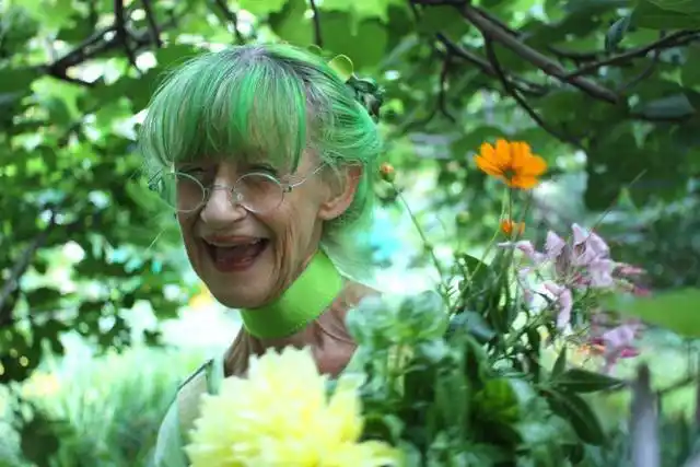 可能只是众多颜色中的一种,它很常见,很少有人会只喜欢绿这一种颜色