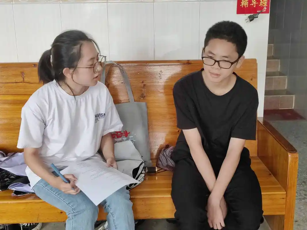 "萤火筑梦"社会实践队:走近思贺学生群体,了解师资实况