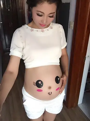 晒一晒我的小肚肚,今天去拍孕妇照了,都说我的肚肚小,只要宝宝健康