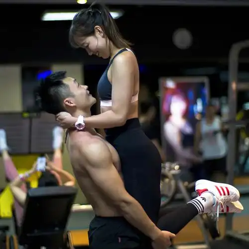 顿安的美篇一组健身教练员….