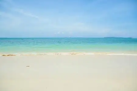 美丽的大海和沙滩图片