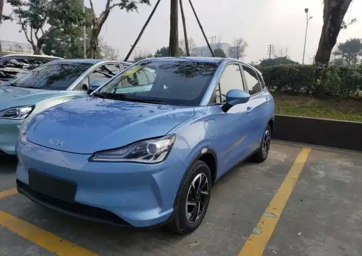 哪吒v蓝色300续航现车一台