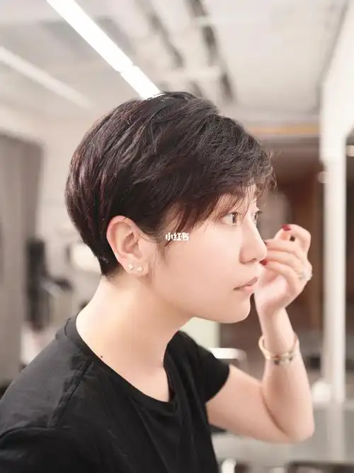 短发分享粗硬发优雅露耳短发