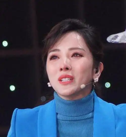 时光流转,重新审视李思思的当下,奚梦瑶的预言仿佛成真.