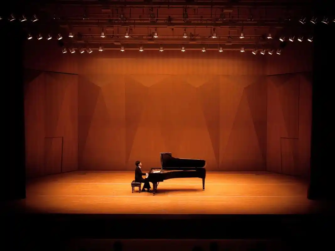 一组我的钢琴独奏音乐会旧照～ #钢琴 ##艺考 #今天你练琴 - 抖音