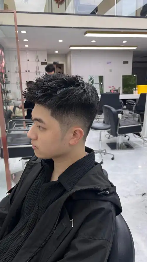 修剪新男士发型