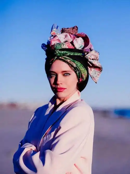 超模look | 超模emily出镜《阿拉伯vogue》四月刊头巾专题大片