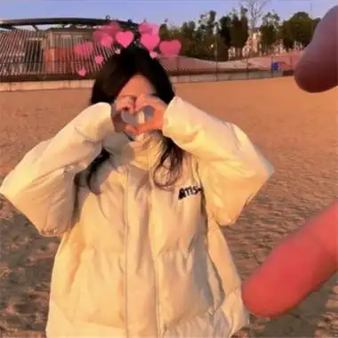 情侣比心手势情侣头像图片大全