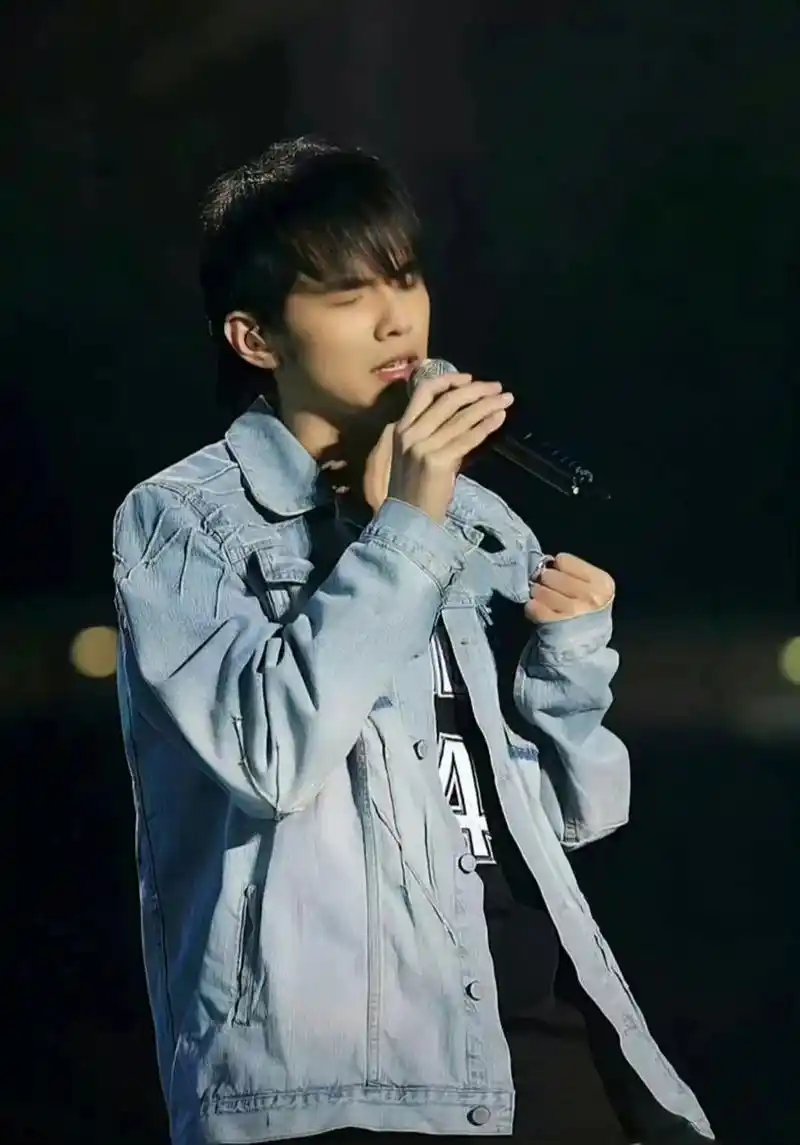 旧时光的#周杰伦,老照片,一定有你喜欢的#轨迹#旧时光#老照 - 抖音