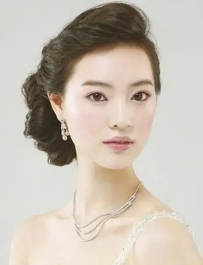 优雅盘发提升女生气质,盘发图片,发型图片