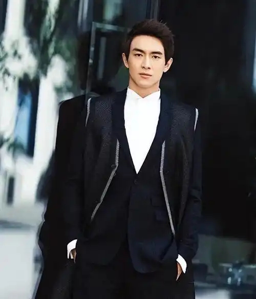 招花体质林更新的豪横情史从超模到网红他是一个没放过