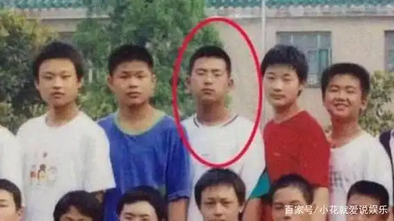 李现学生时代旧照,曾是个小胖墩,靠自律成功逆袭