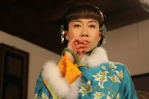 在电视剧《如锦》中,女演员温峥嵘便因一场突如其来的变故嫁入豪门,历