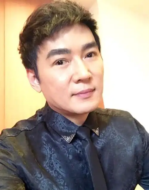 焦恩俊晒近照称这是熬夜的变化网友80岁也不过如此